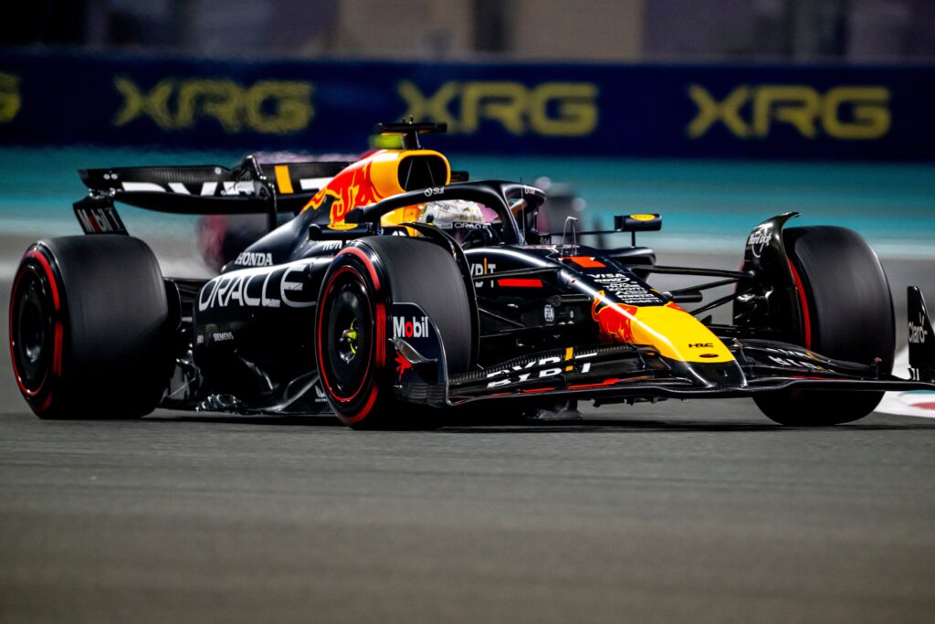 Verstappen Takes Pole for Abu Dhabi Title Decider, Norris Still in Control