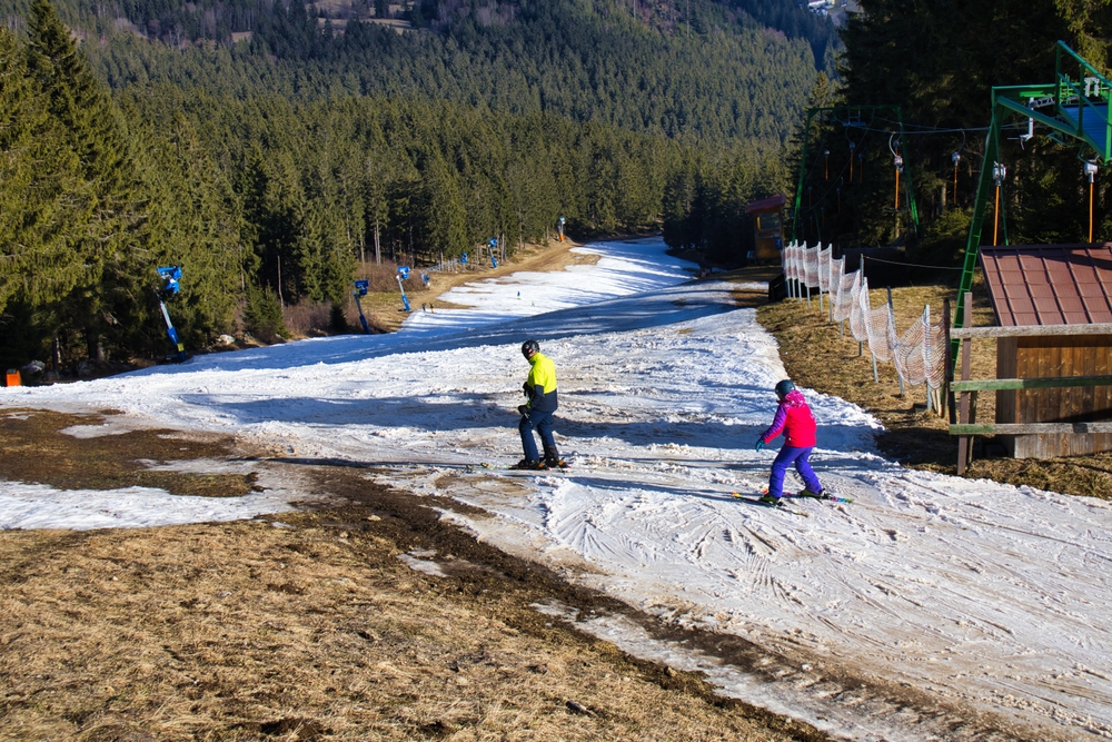 Europe’s Ski Resorts Confront a Snowless Future