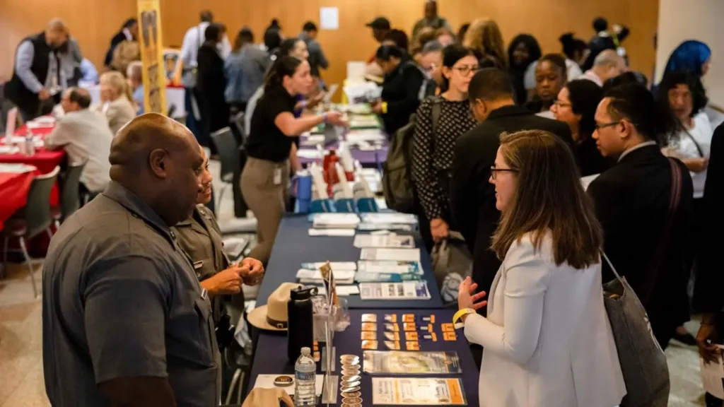 US jobs growth report boosts economic outlook US jobs growth report boosts economy outlook